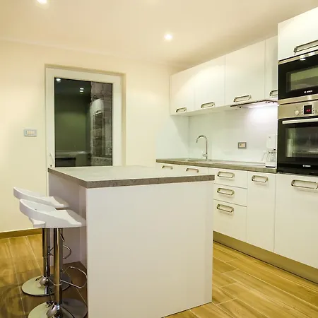 Carmen فيلة أوباتيا