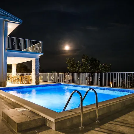 Carmen 빌라 오파티아